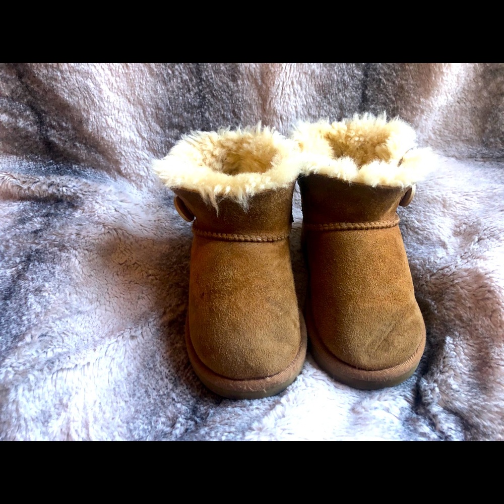 KIDS SHORT UGG BOOT/Item sold